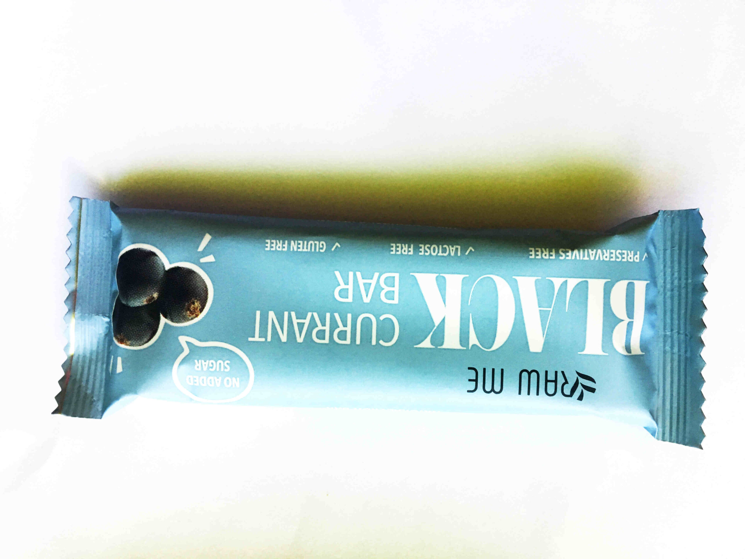E-shop RAW ME - tyčinka s Mrazom sušeným ovocím (lyofilizovaným) 42g - čierna ríbezľa